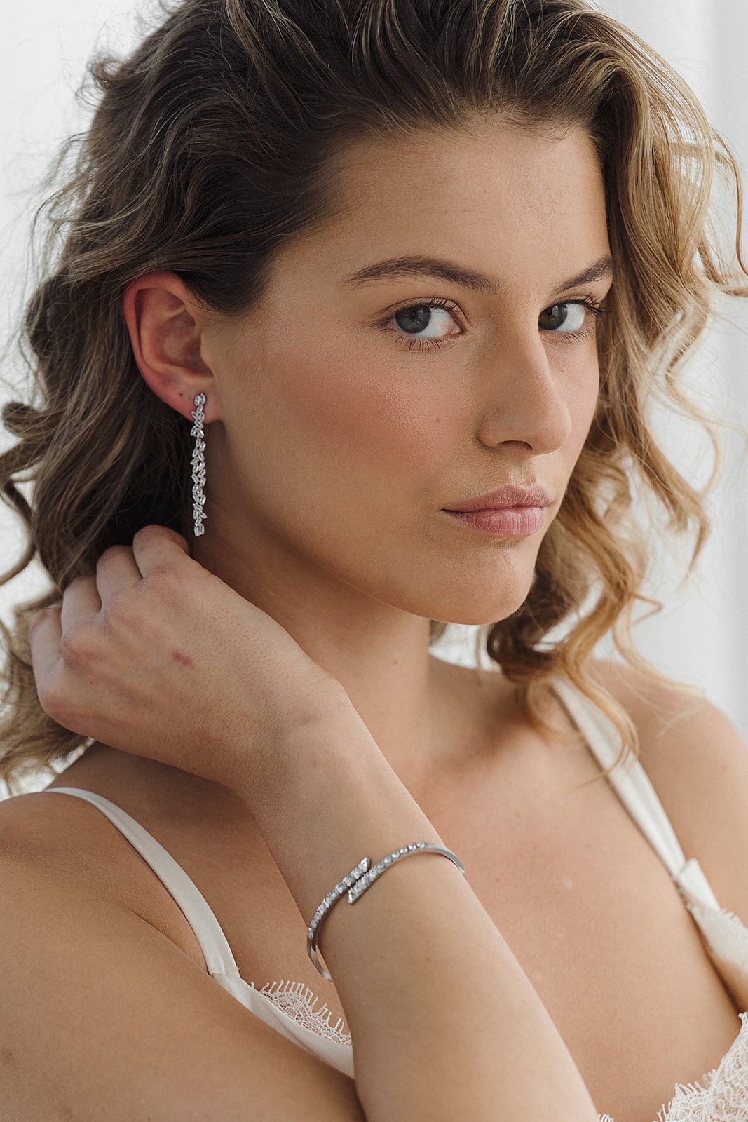 Millie - Boucles d'oreilles pendantes avec strass