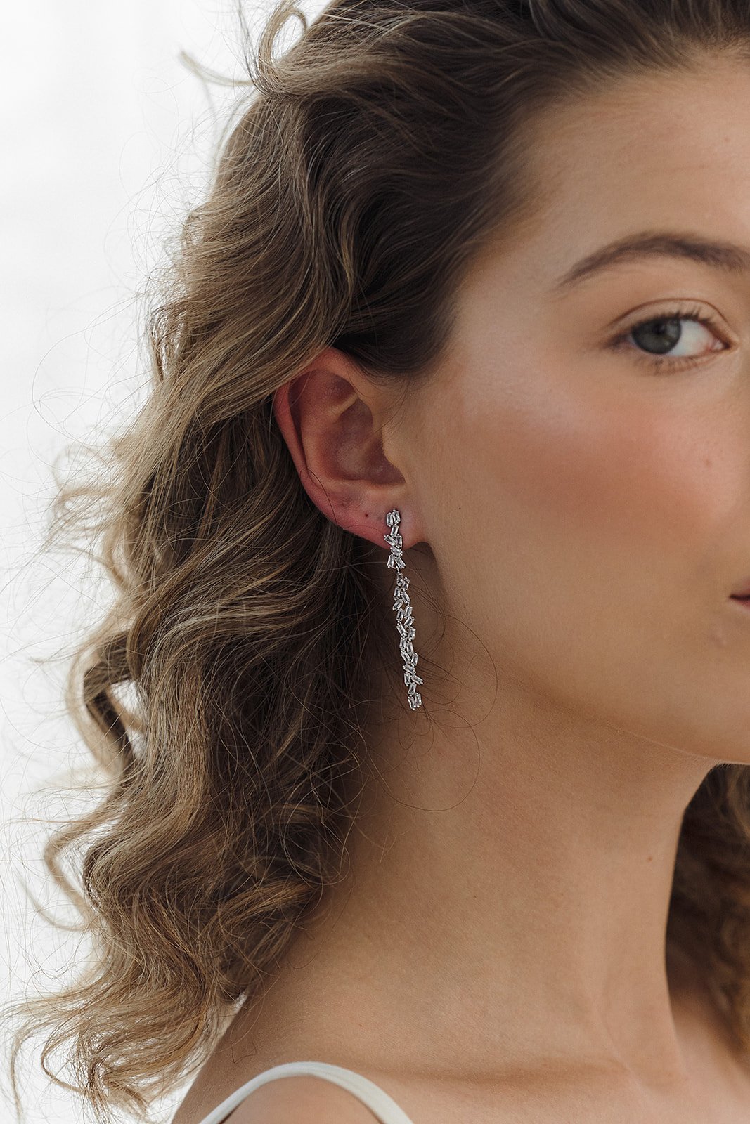 Millie - Boucles d'oreilles pendantes avec strass