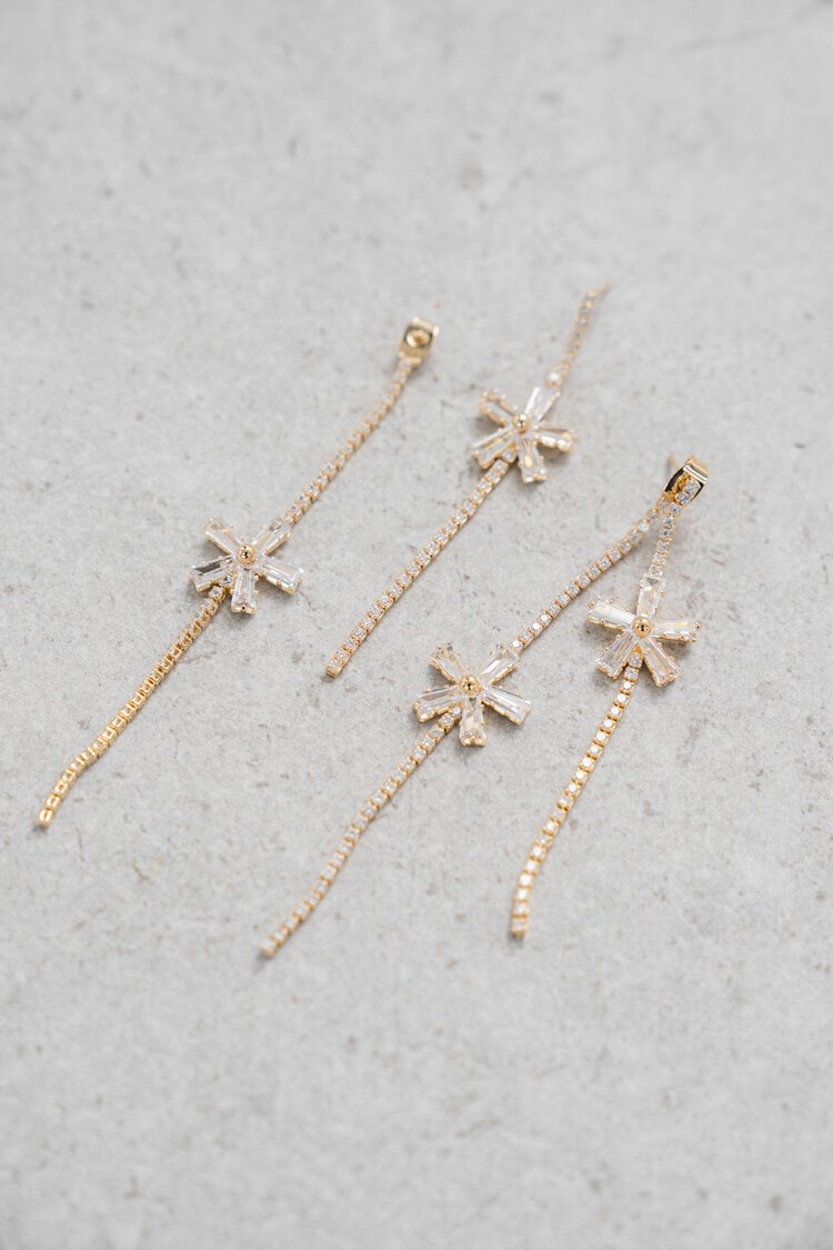 Bria - Boucles d'oreilles pendantes avec fleurs