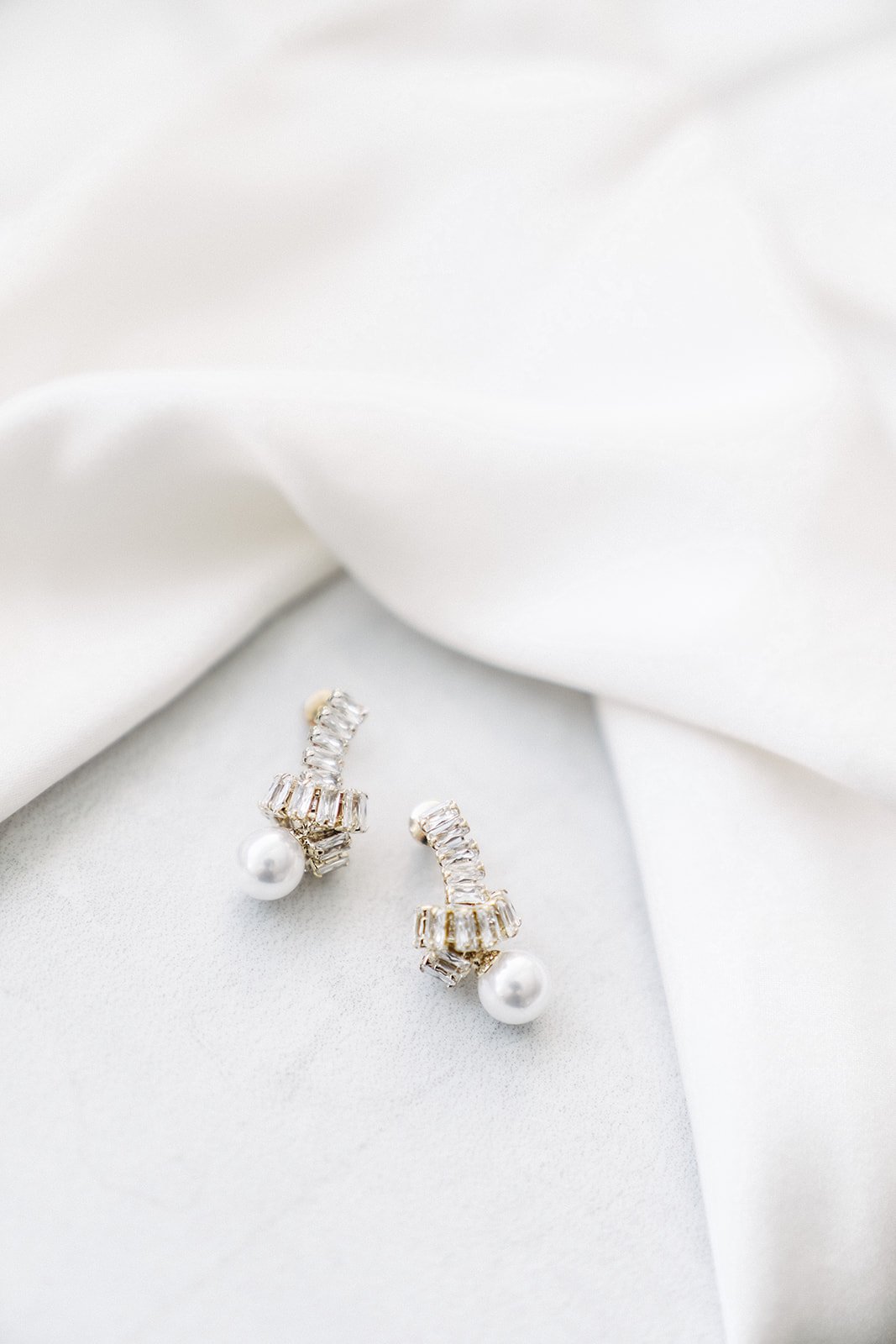 Adley - Boucles d'oreilles en cristal torsadé et perles