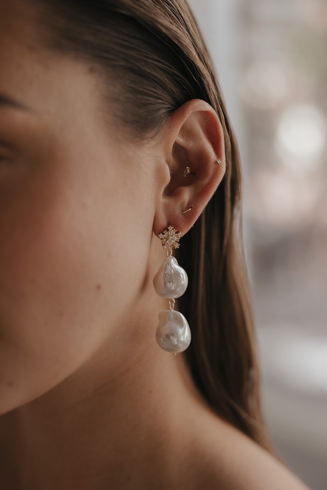 Harriet - Boucles d'oreilles pendantes avec perles baroques et strass en forme d'étoile