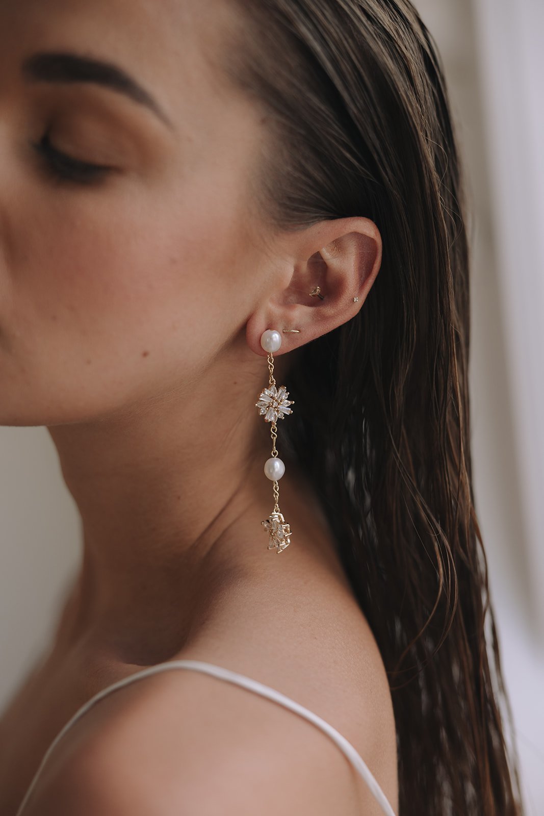 Sofia - Boucles d'oreilles pendantes avec perles et strass en forme d'étoile