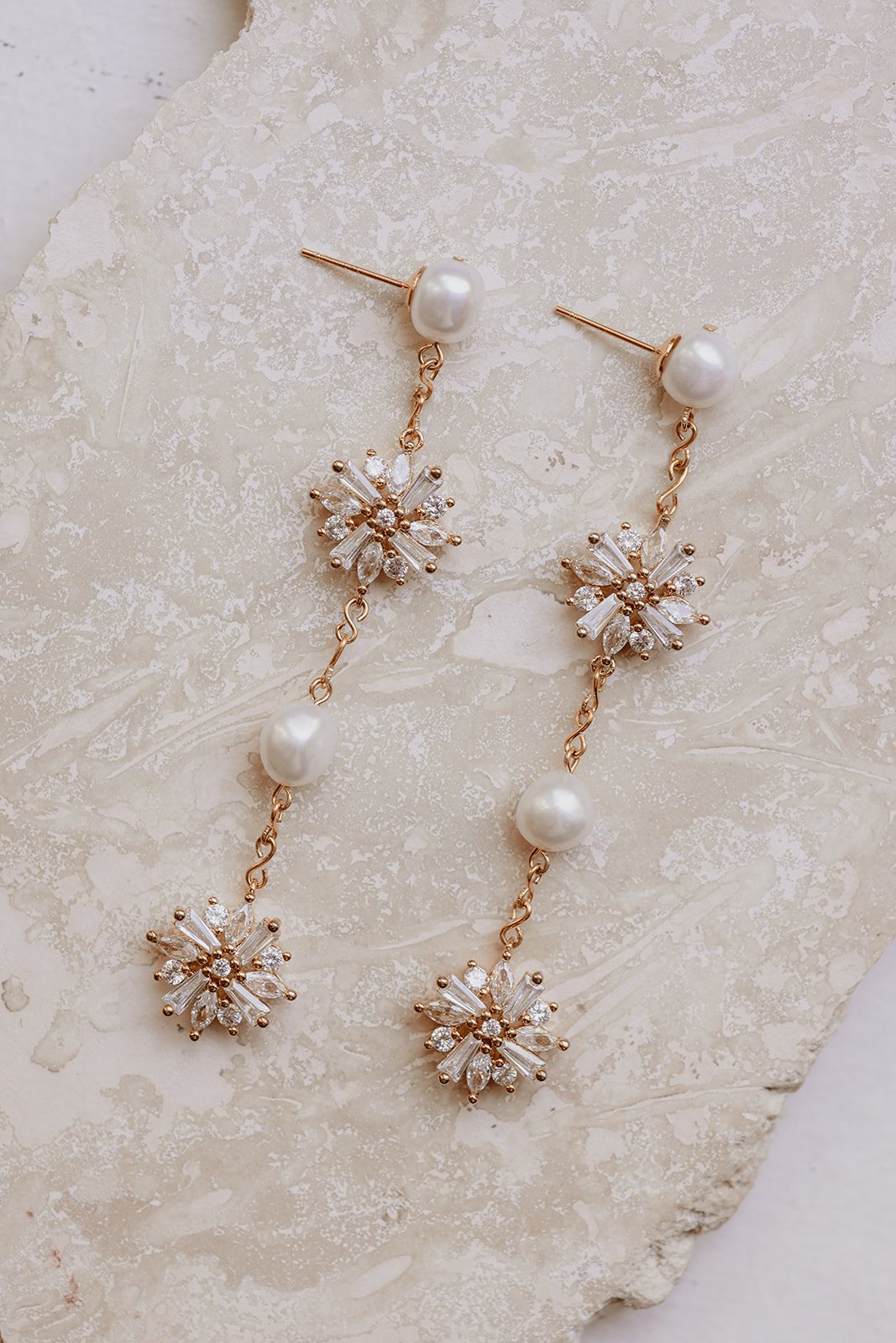 Sofia - Boucles d'oreilles pendantes avec perles et strass en forme d'étoile